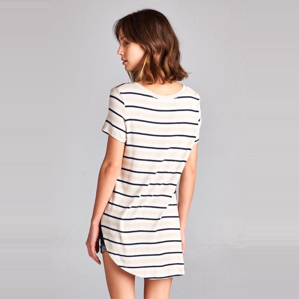 High Low Side Slits Dolphin Hem Short Sleeve Tee - Picture 2 of 5